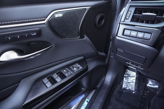 2025 Lexus ES 300h Luxury