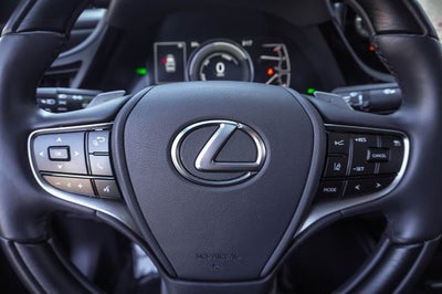 2025 Lexus ES 300h Luxury