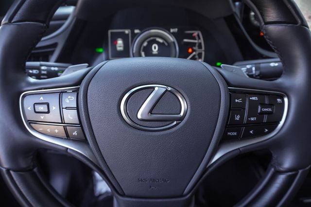 2025 Lexus ES 300h Luxury