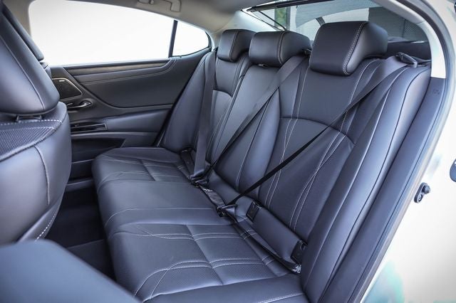 2025 Lexus ES 300h Luxury