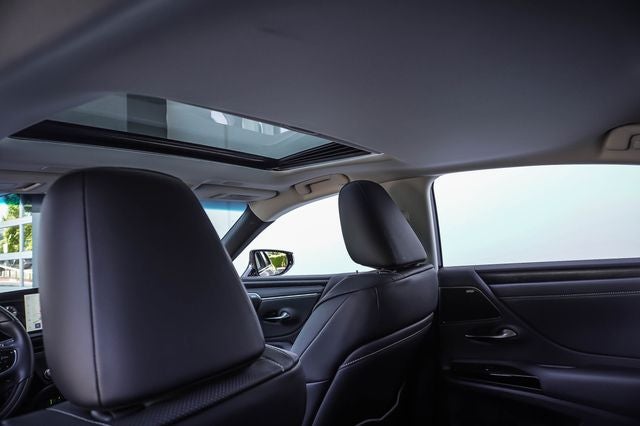 2025 Lexus ES 300h Luxury
