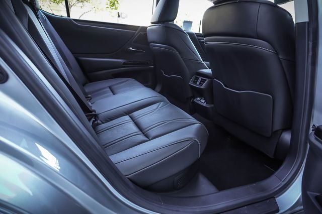 2025 Lexus ES 300h Luxury
