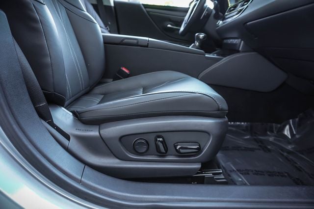 2025 Lexus ES 300h Luxury