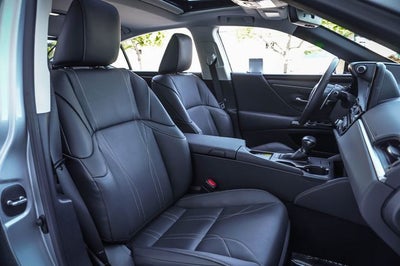 2025 Lexus ES 300h Luxury