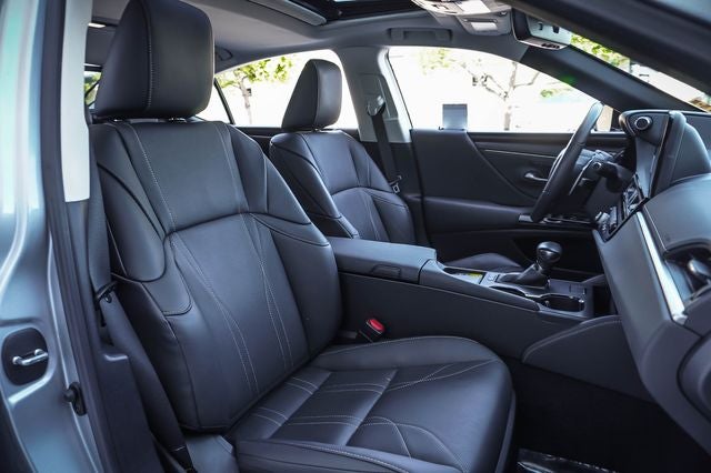 2025 Lexus ES 300h Luxury