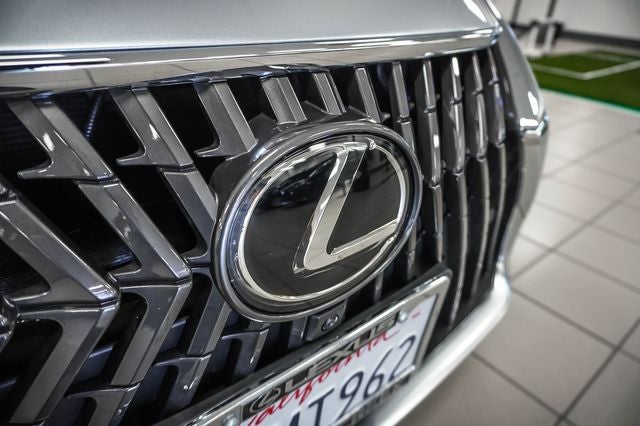 2025 Lexus ES 300h Luxury