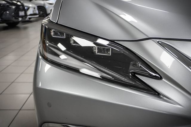 2025 Lexus ES 300h Luxury