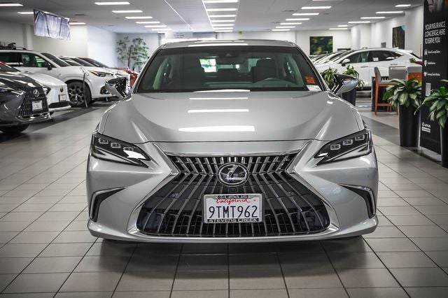 2025 Lexus ES 300h Luxury