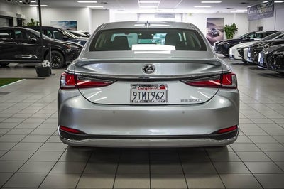 2025 Lexus ES 300h Luxury
