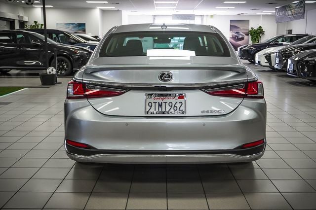 2025 Lexus ES 300h Luxury