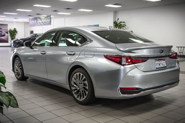 2025 Lexus ES 300h Luxury