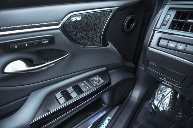 2025 Lexus ES 300h Luxury