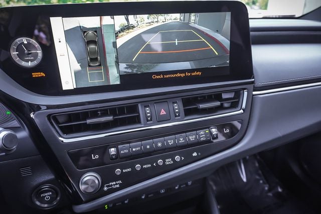 2025 Lexus ES 300h Luxury