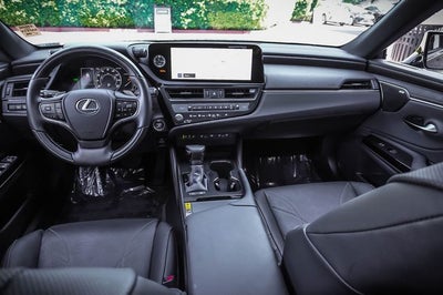 2025 Lexus ES 300h Luxury