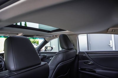 2025 Lexus ES 300h Luxury