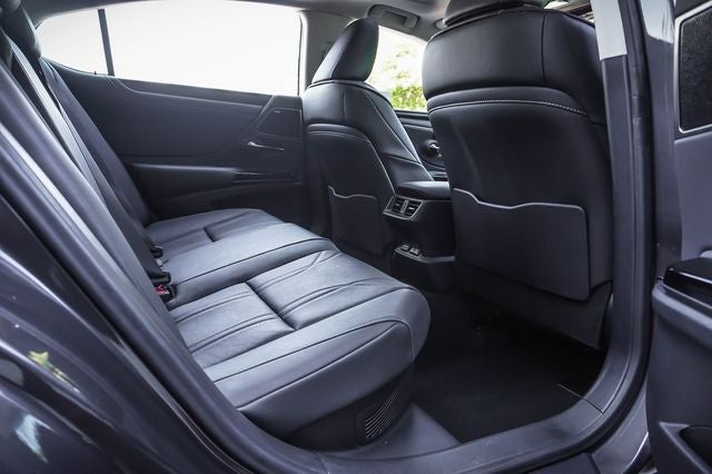 2025 Lexus ES 300h Luxury