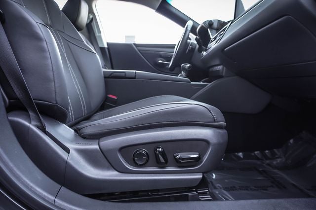 2025 Lexus ES 300h Luxury