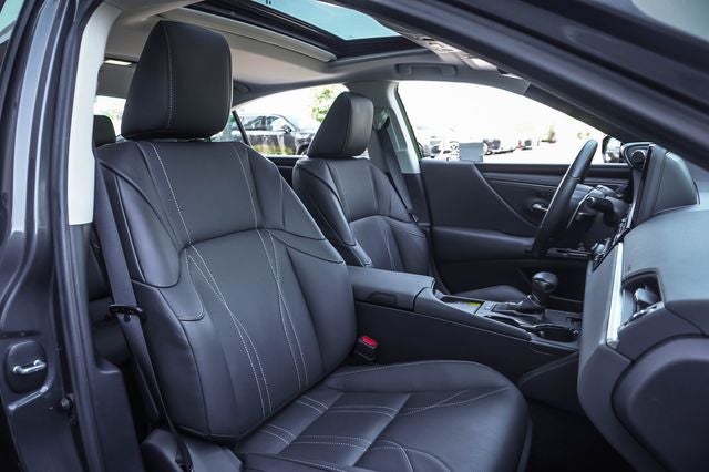 2025 Lexus ES 300h Luxury