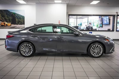 2025 Lexus ES 300h Luxury