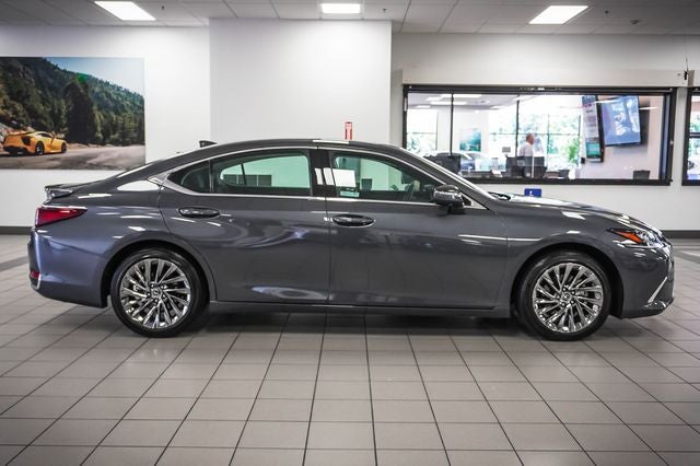 2025 Lexus ES 300h Luxury
