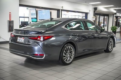 2025 Lexus ES 300h Luxury