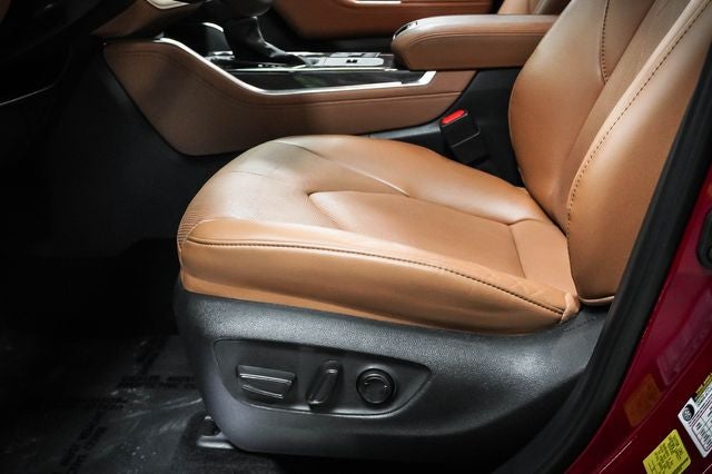 2024 Toyota Highlander Hybrid Platinum