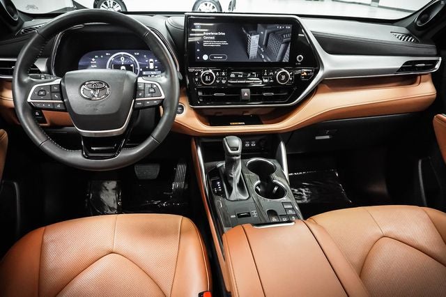 2024 Toyota Highlander Hybrid Platinum