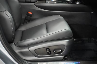 2025 Lexus UX 300h