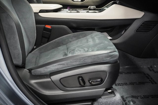 2023 Lexus RZ 450e Luxury