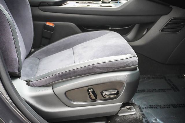 2023 Lexus RZ 450e Luxury