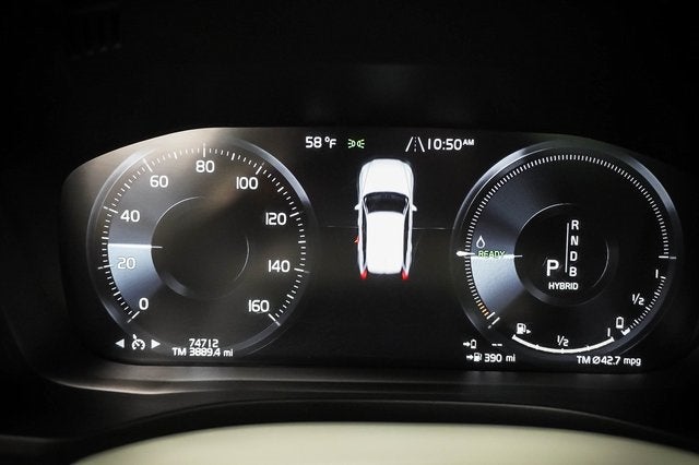 2019 Volvo XC60 Hybrid T8 Momentum