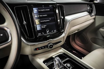 2019 Volvo XC60 Hybrid T8 Momentum