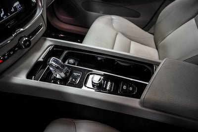 2019 Volvo XC60 Hybrid T8 Momentum