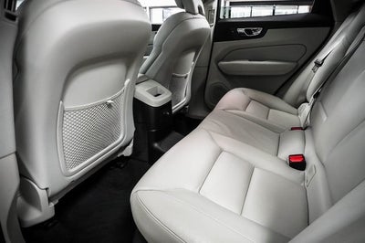 2019 Volvo XC60 Hybrid T8 Momentum