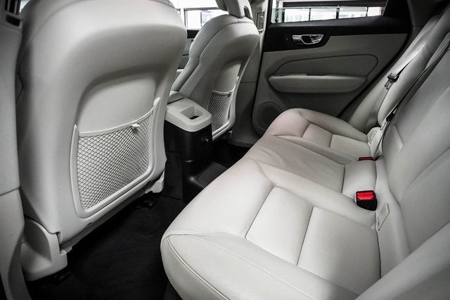 2019 Volvo XC60 Hybrid T8 Momentum