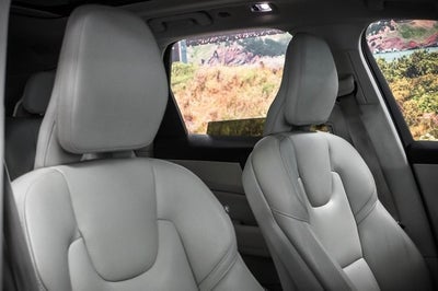 2019 Volvo XC60 Hybrid T8 Momentum