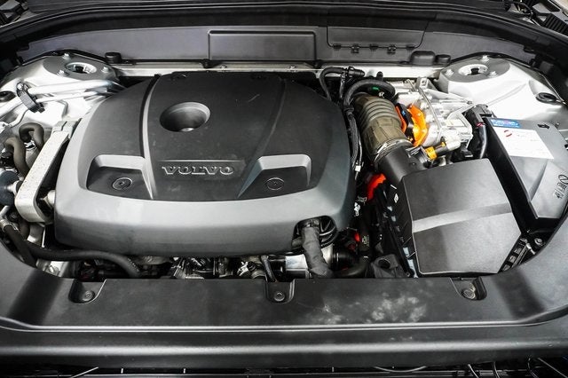 2019 Volvo XC60 Hybrid T8 Momentum
