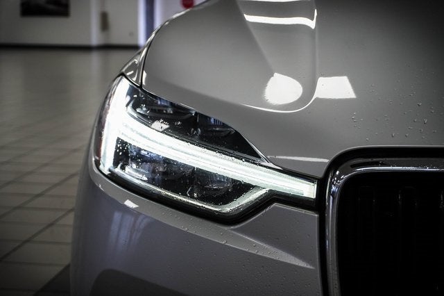 2019 Volvo XC60 Hybrid T8 Momentum