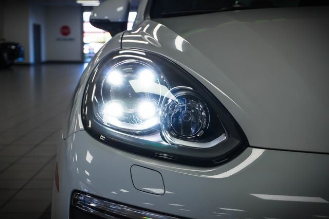 2017 Porsche Cayenne Platinum Edition